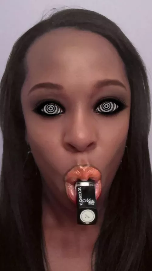 I'll use my big lips to make you feel good Master. by fatlippedslave