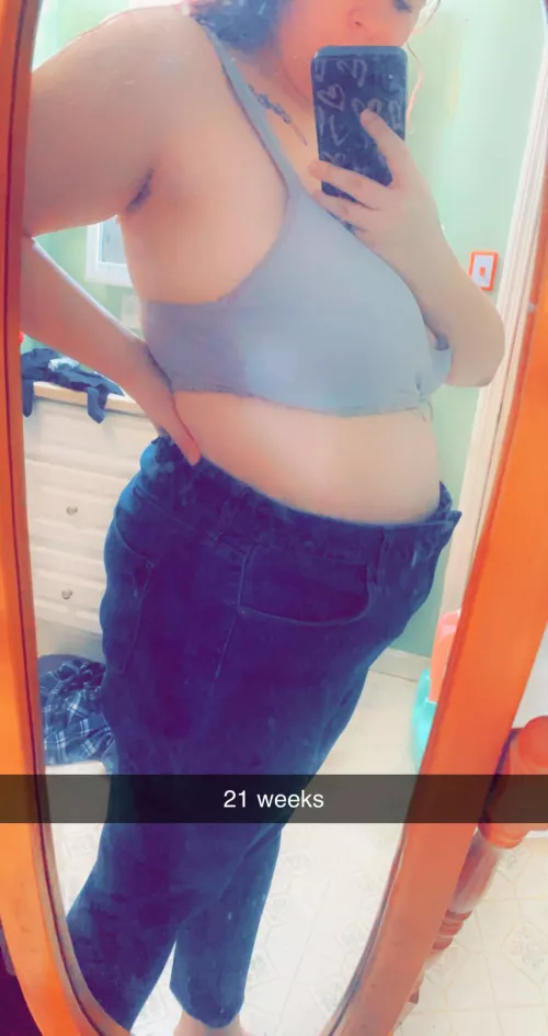 I'm 21 weeks but I don't feel like I look it. I get so big at the end, I'm definitely not half as big as I will be. What do you think? by queenbeerebel