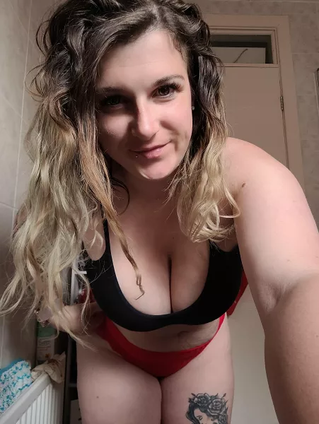 I'm 5ft and 36F .. by MsAliceFury