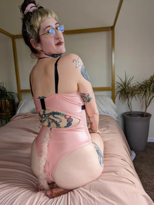 I'm 6' and eager to show off. Who loves tall women in this sub? by Blueocularfiend