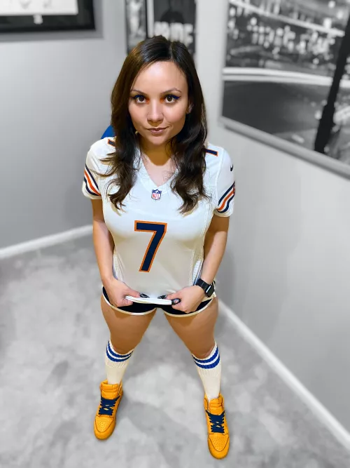 I’m a 4’9 California girl living in Iowa. I love the Bears, sneakers & classic cars. :) by BrendaJWebber