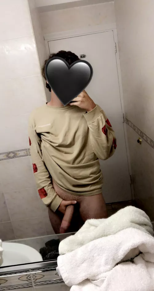 I’m a bottom but I’m still hung 😈 by passmetheblunttt