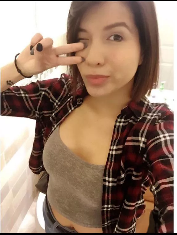 I’m a cuck and look for anyone to roleplay fucking my girlfriend. DM Me! Or My discord is FlowerWazer#0211 posted by FlowerDevour69