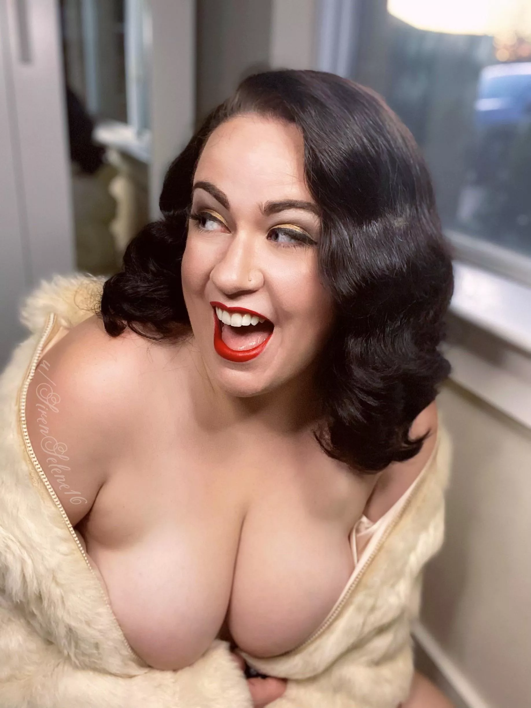 I’m a happy ho-ho-ho this holiday season! posted by SirenSelene16