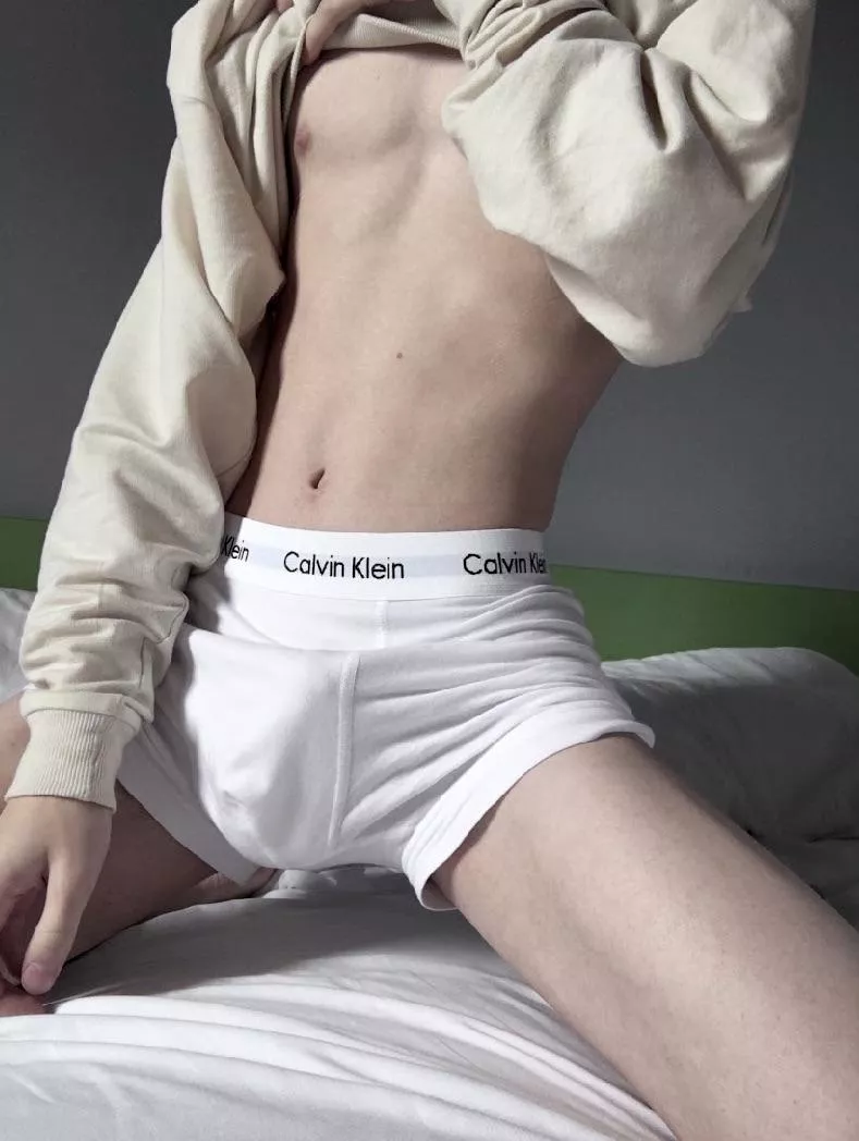 I’m a hot Twink💦 Do u like my body? posted by son_of_bambi