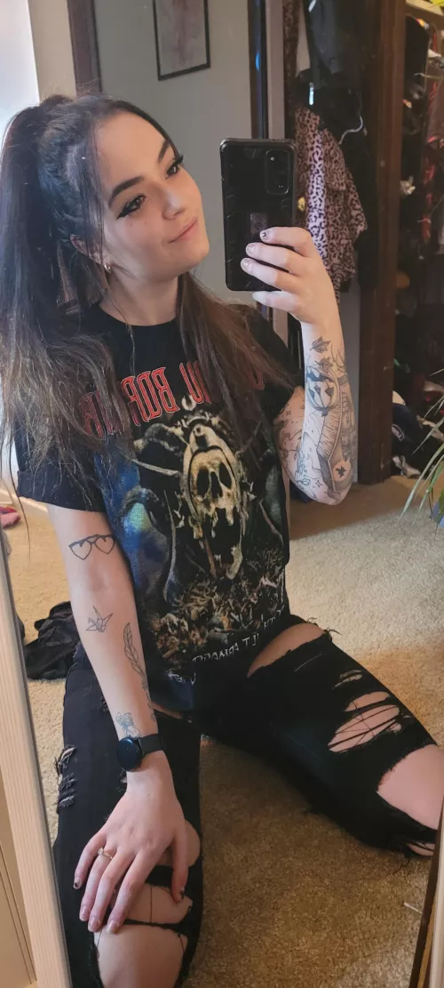 I'm a metalhead slut, wanna be fuck buddies?😚 by elvirarose_923