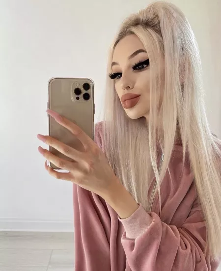 i’m a pretty bitch and i act like a brat😈 by charlotteventurax