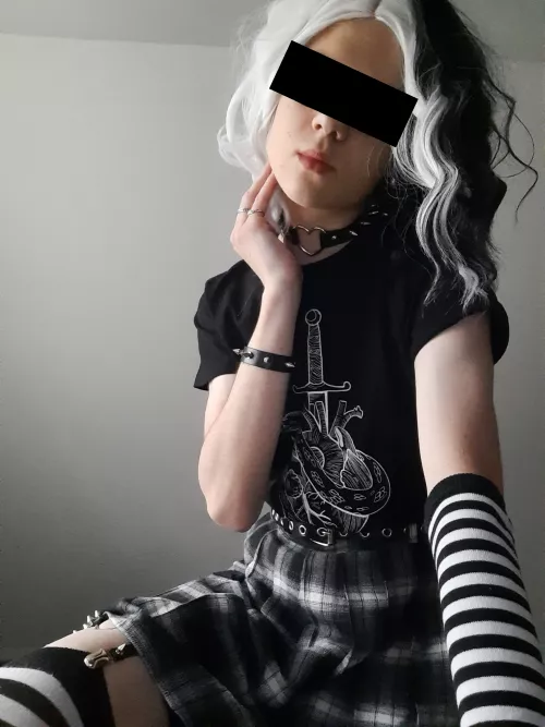 Im a pretty boy :3 by Queen_of_the_Abyss