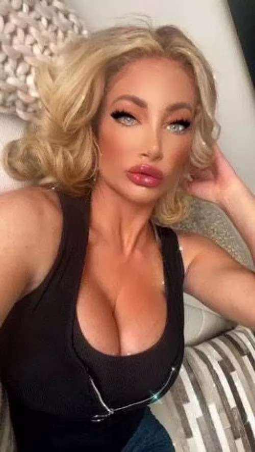 I'm A Sexy Mistress looking for male sub to serve and worship me for a long term thing, if you're serious about serving you should right me back. You can text my number (304) 306-2353 Hangout roseteagan575@gmail.com by Shadowrose114