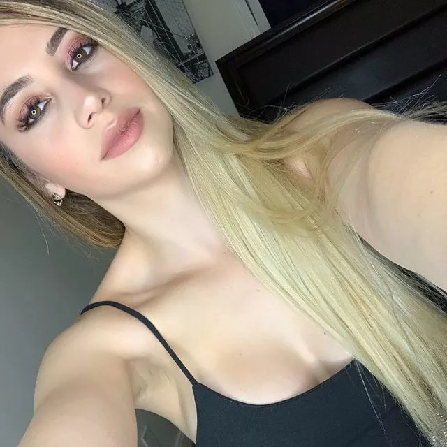 I’m a simple mistress seeking a submissive slave to explore my kinks chat me on Snapchat n_hembrown21 posted by Glittering_Chard_121