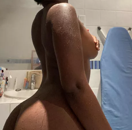 I’m a slut in need of attention by laurahonf