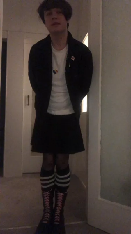 I’m a tall boi 🥺 by FemBoyLemon