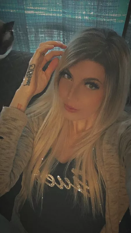 Im accepting new friends request on Instagram : @blondieloveee 🥰blonde,small & french Canadian👅 by tina010101