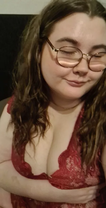 I'm alive! I'm not sure if I'll be posting pics and videos again but I'm back on the app~♡ by Ellizzbellizz