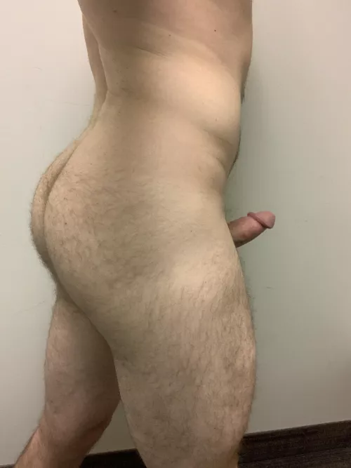 I'm all ass and thighs... by thenakedotter