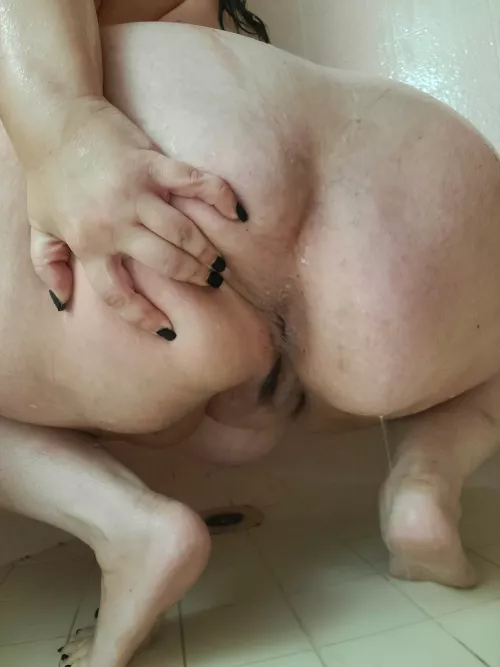 I'm all soapy and drippy now. [F] by Bl6ckhe6rted