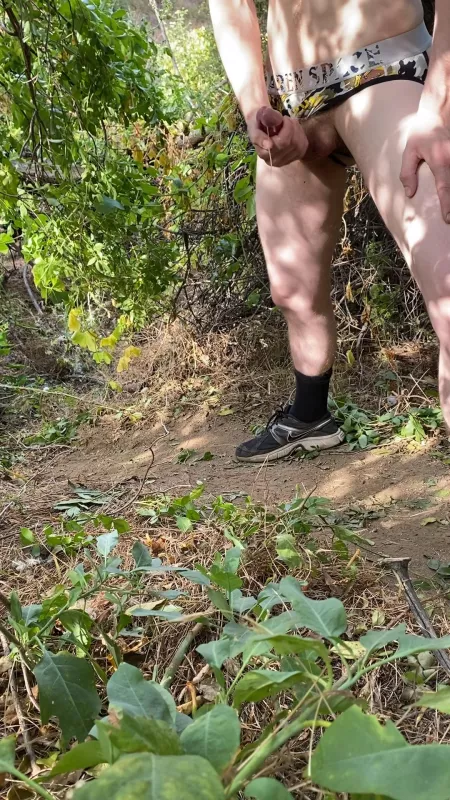 I’m always horny!! Sometime I just gotta drop my pants and cum by calidazexxx