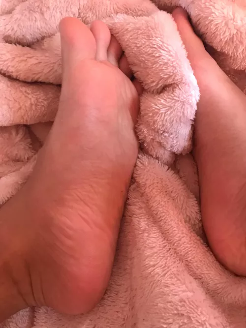 I’m asian boy, have 20y, my first post here. Lick my feet ?🦶🏻👅 by AsianBoyTwink