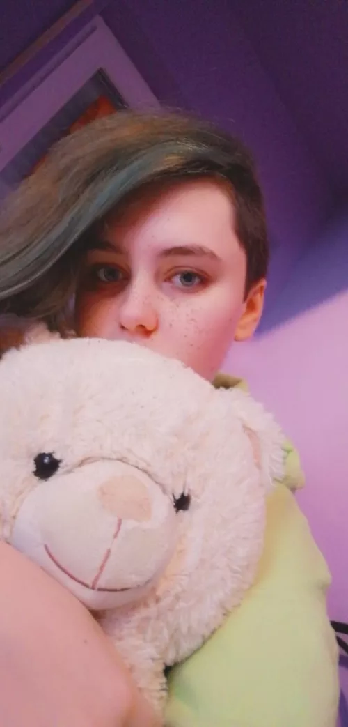 I'm back from the dead! Had a lot of stress with discharging from the clinic, but I'm back now! - Would've loved to look cute for this, but I'm at my father's house, so the only thing I can do is wear an oversized hoodie and pout :< by ThatMothThingy