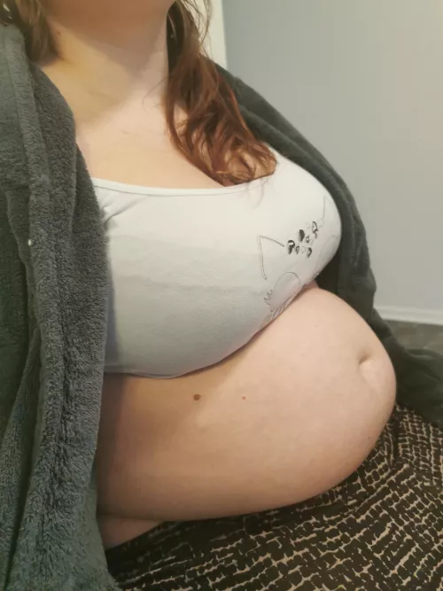 I'm been eating good all day. 💖 by TheGrowingFeedee