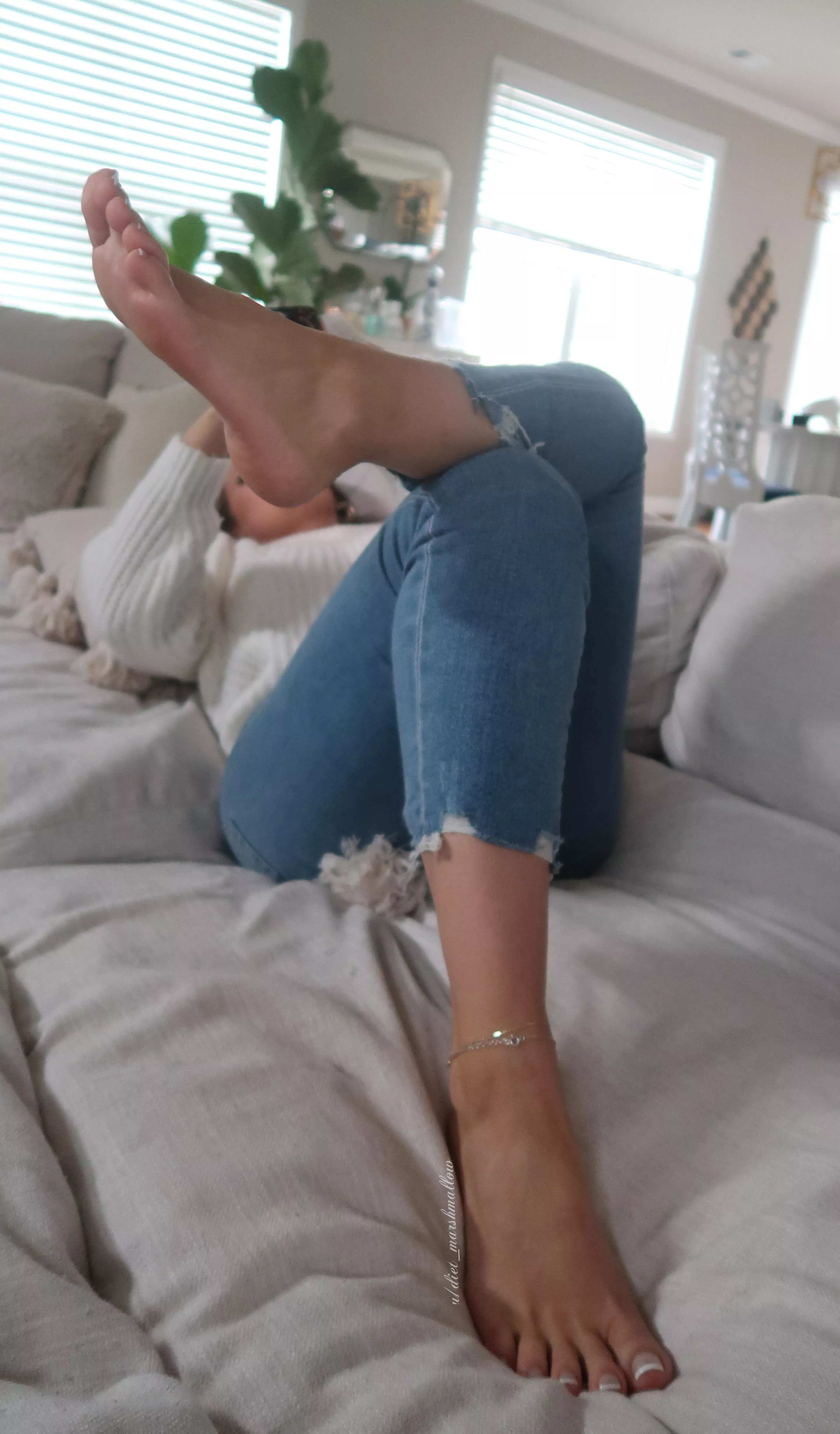 I’m bored. Could you entertain me somehow? 😈 posted by diet_marshmallow