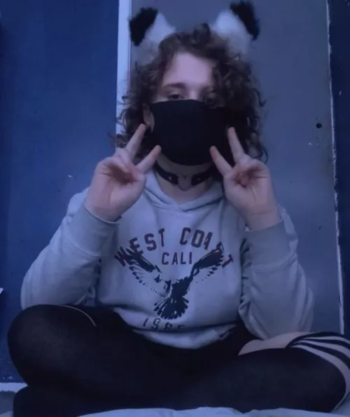 Im bored, i want cuddles 😖 by SufficientPair7608