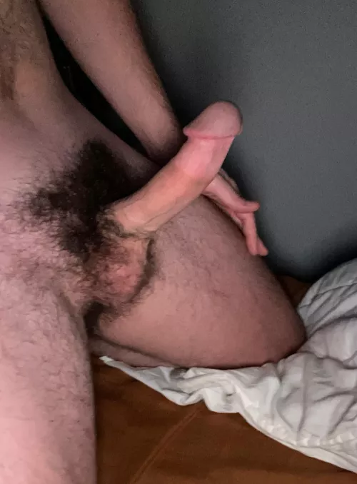 I’m craving a pussy or cock rubbed on my shaft by messy_papa