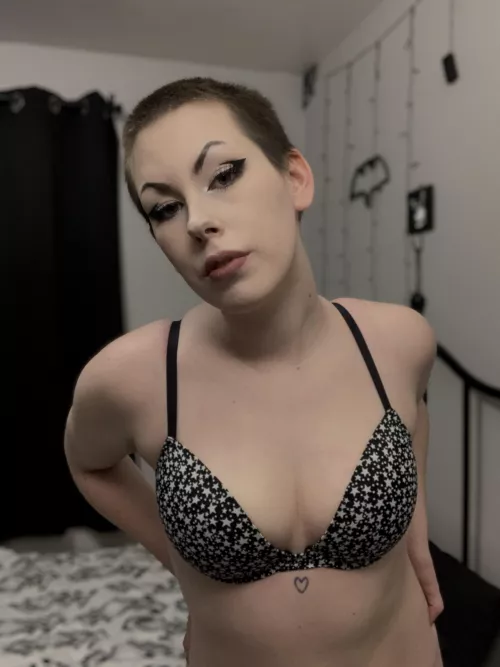 I’m dying my buzz tonight 🌈😈 by graveslvt