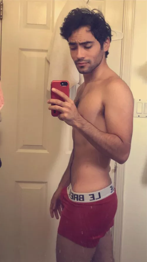 I’m feeling my gains :) by Thedaddest12