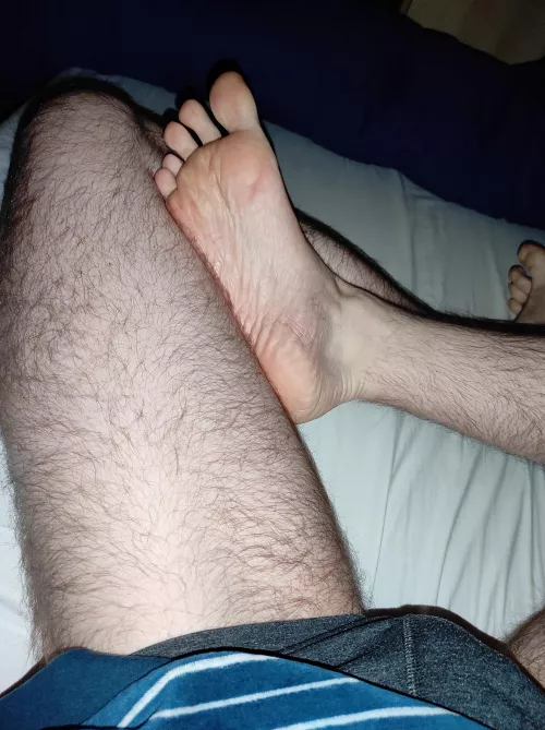 I'm feeling pretty lonely 😞 Could you come rub my feet? by TheMoonSwimmer