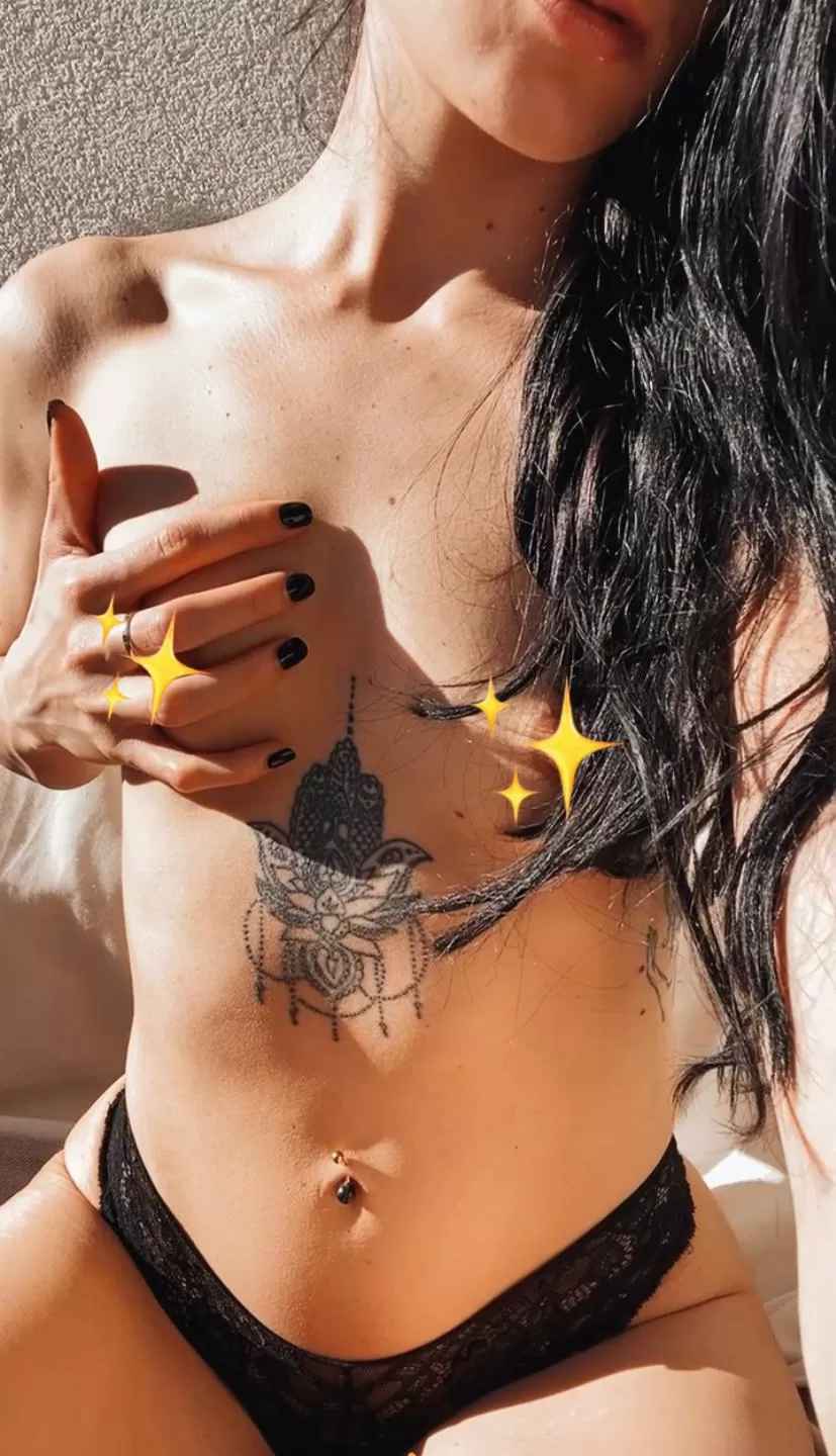 Im Felicia - and I’m your new addiction 👅 link below posted by Travel-Sex