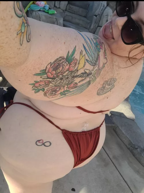 I'm fun at pool parties ❤️