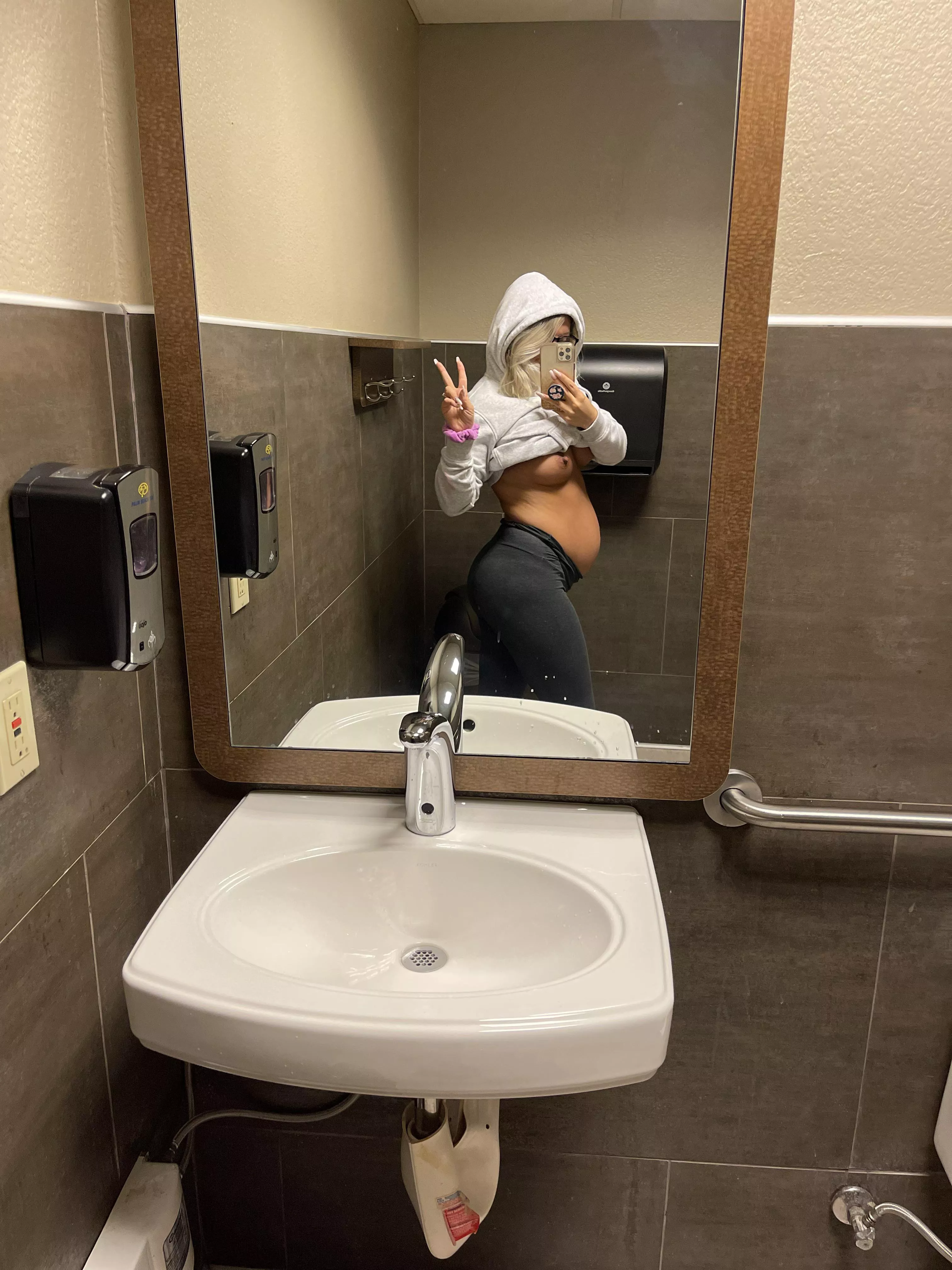 I’m getting so big y’all!! Had to document! 🤰 25 weeks! posted by Substantial_Value_47