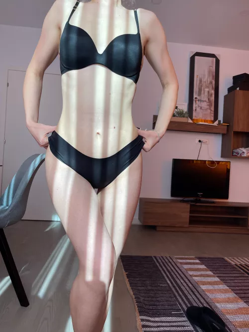 I’m going to trace sexy messages on your skin with my tongue, and you have to guess what they say. by TheQueeenOfHearts