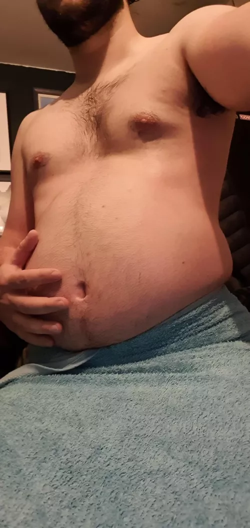 I'm going to try and get this belly full of beer, cake and cookies tonight if anyone wants to watch. I'm on Snapchat @ Gettingbigger90 and would welcome the encouragement by ArsGratiaArtiss