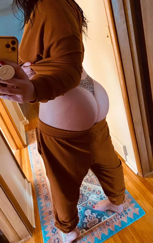 I'm gonna let my booty do all the talking. by mbreee18