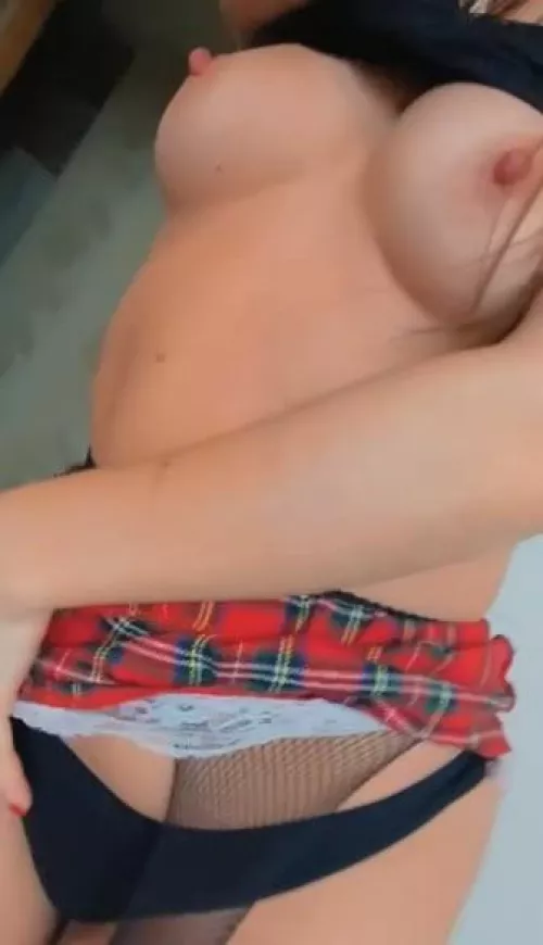 I'm good at licking who wants to be lick?? by Terrible_Piece_5529