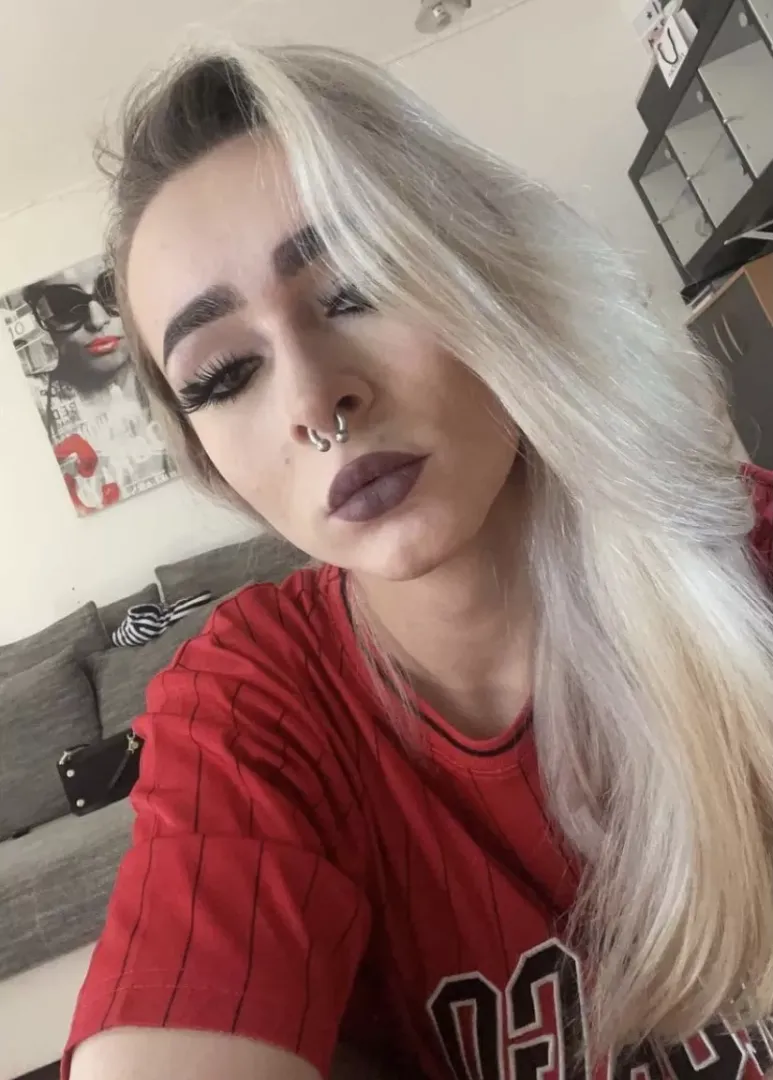 I’m Heylie🥰, Trans❤️, pre op and on estrogen since 2017✨ posted by comeonreddit23423