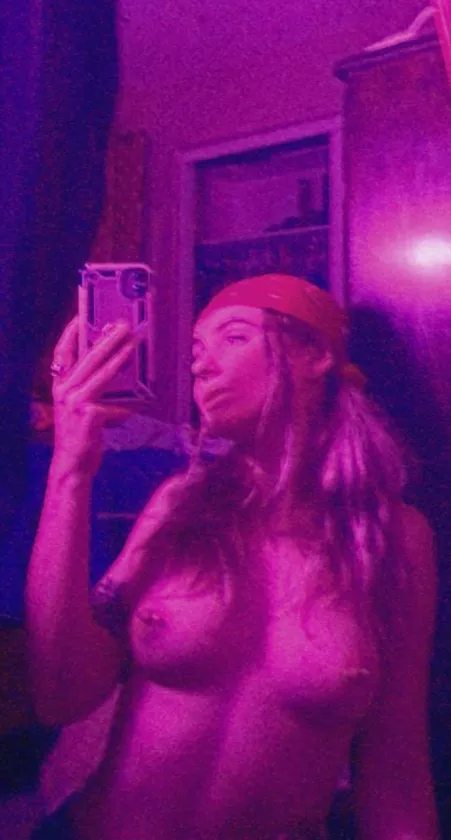 i’m horny by xoxolilianalee