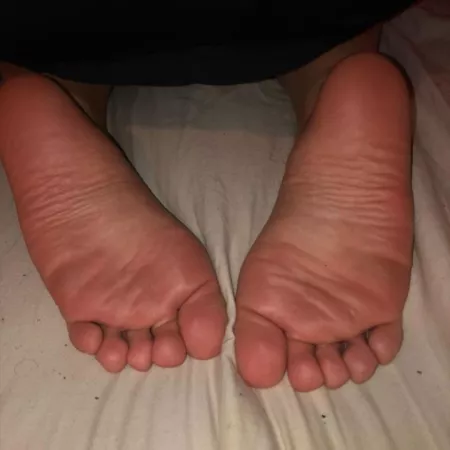 I'm horny, dm me by soles-and-toess