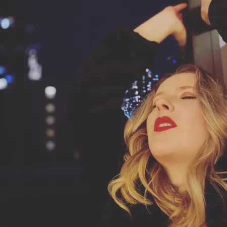 I’m imagining your face in my pussy and your hands gripping my ass.. come here. Now. by shesrad