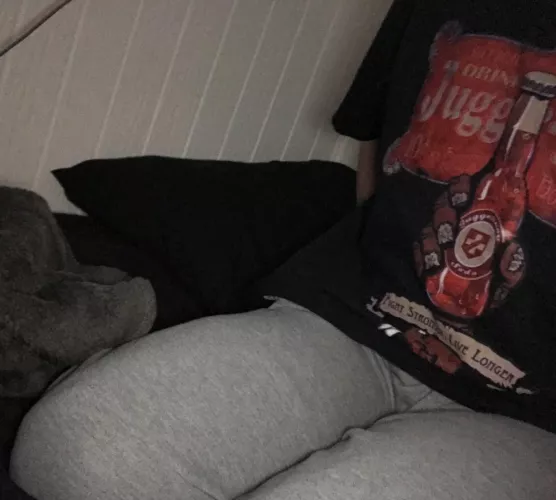 I’m in bed with no one to cuddle 😔 by Plague_boy15