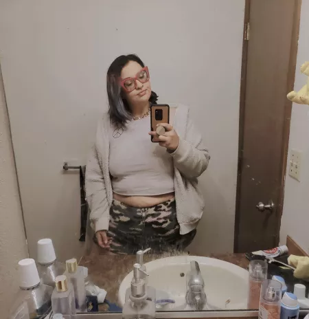 I'm just a chunky little whose trying to be okay with how they look. 🌻 by alaskankitten