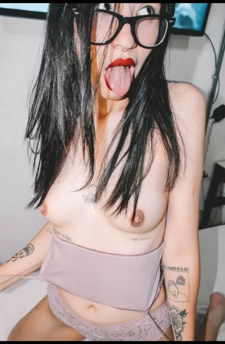 I'm just a hot goth girl waiting for something to happen 🖤💦 by [deleted]