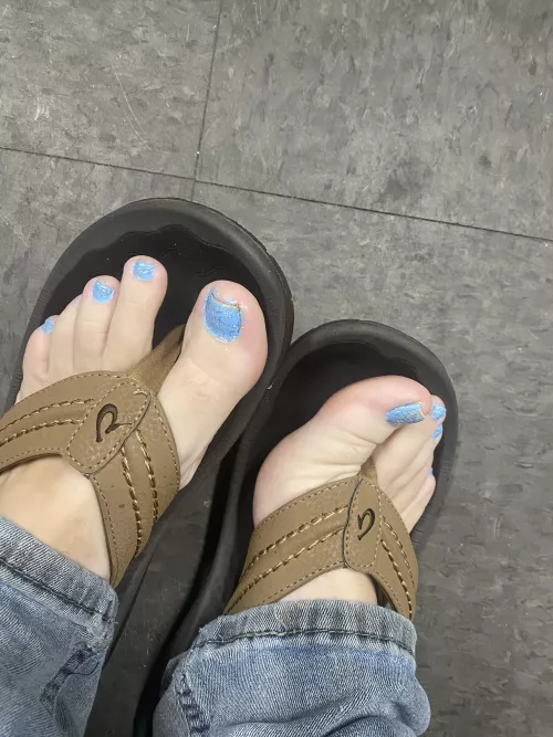 I’m just into my feet and other fem like feet way to much by caseysfeet