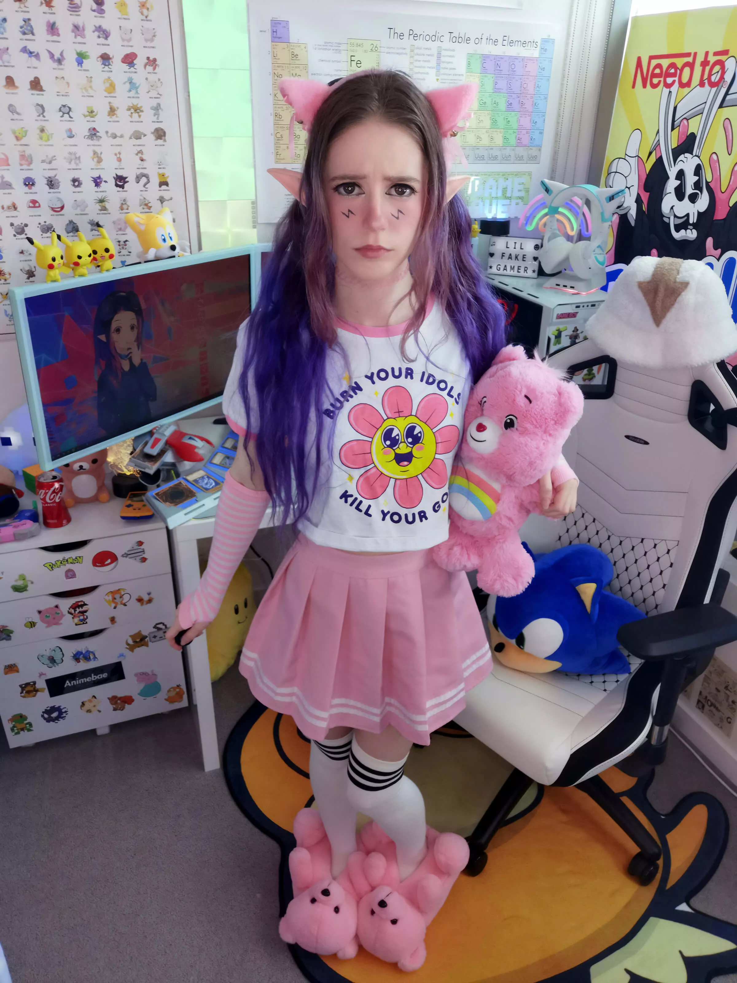 I'm keeping these on 😊👋 posted by lilfakegamer