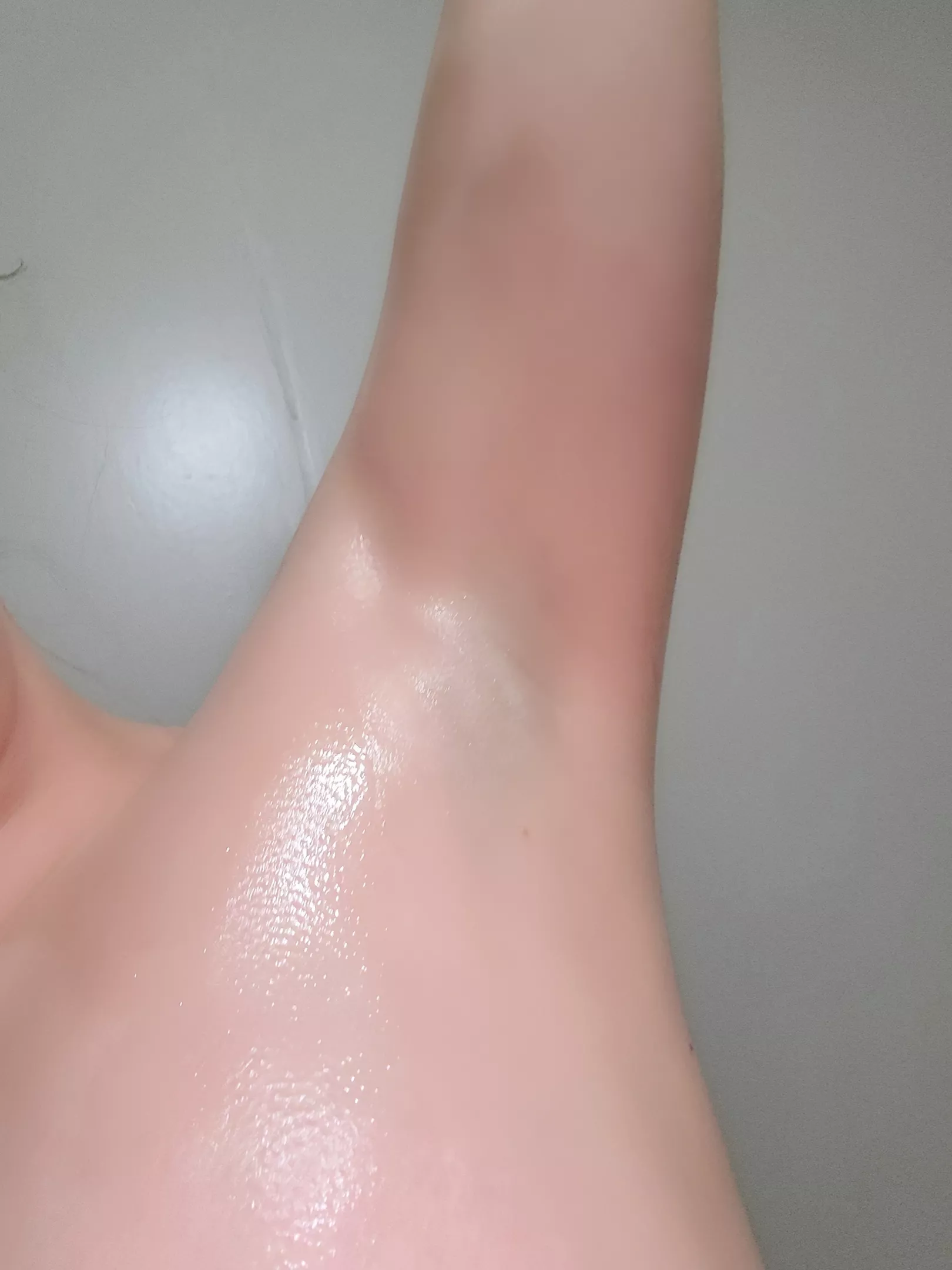 I'm Lainey primarily a foot fetish model... here's my first amateur attempt into the armpit fetish 🖤 posted by LaineyGirll