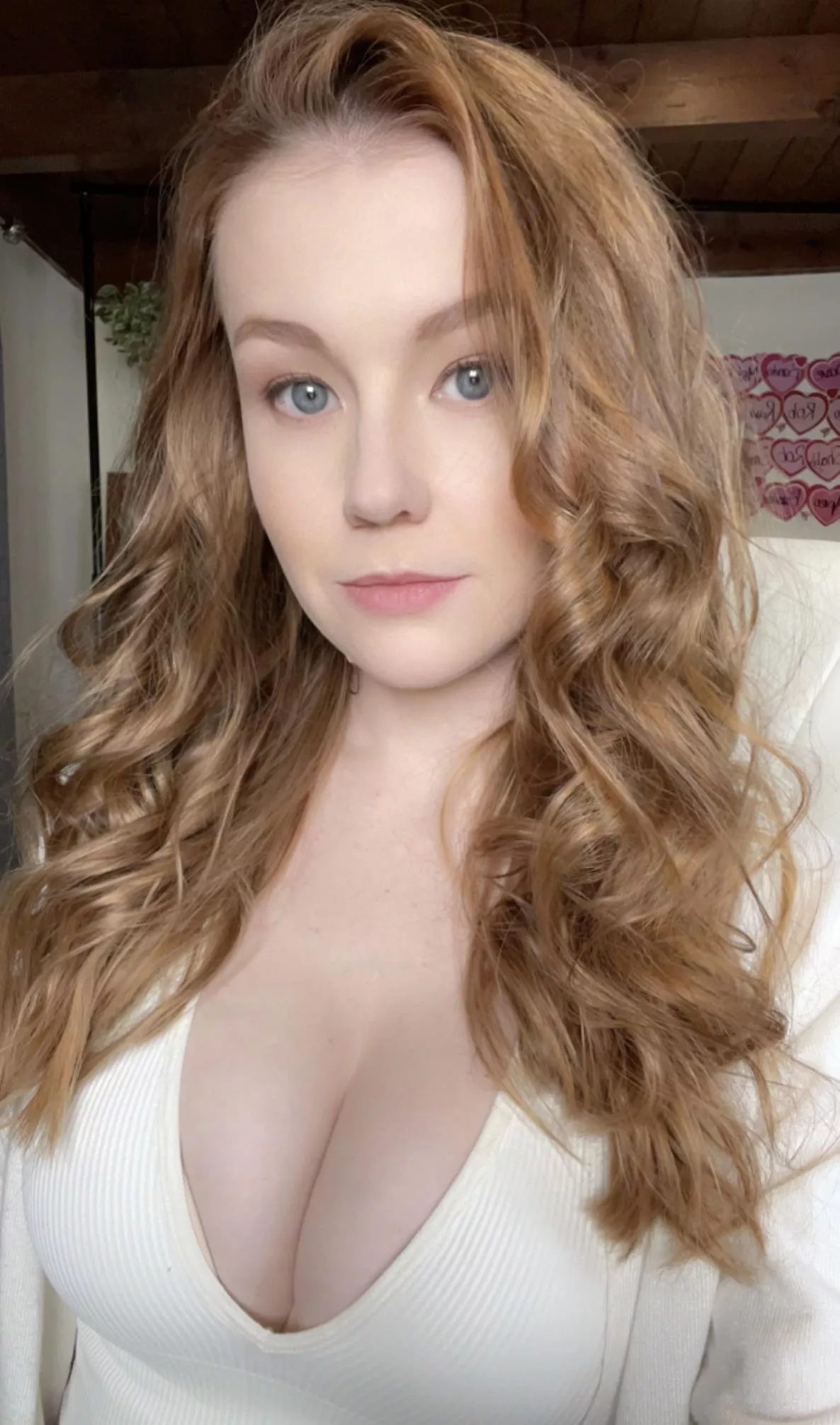 I’m live on twitch if anyone wants to come say hi 😋 /EmilyBloomShow posted by EmilyBloomModel