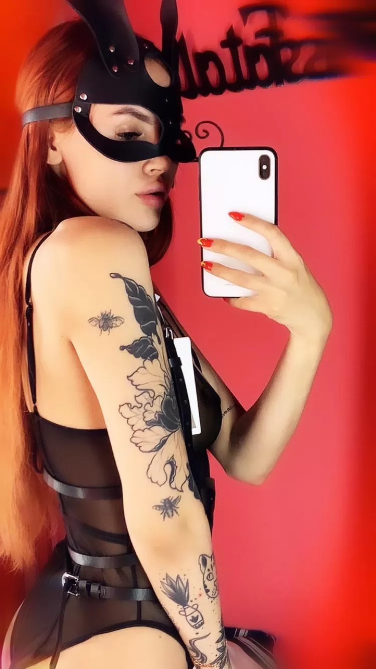 I’m look pretty in this outfit? posted by keirameow