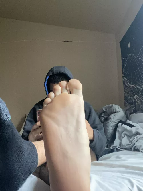 I’m looking at my phone but you’re looking at something else 😈 by jp3_jpeg